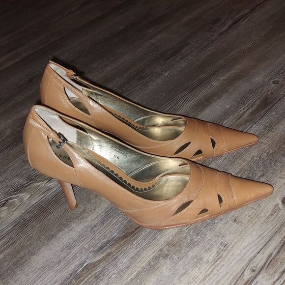 Kenneth Cole New York Pump My Ride tan heeled pointed toe shoes Sz 8.5 EUC - Picture 5 of 6